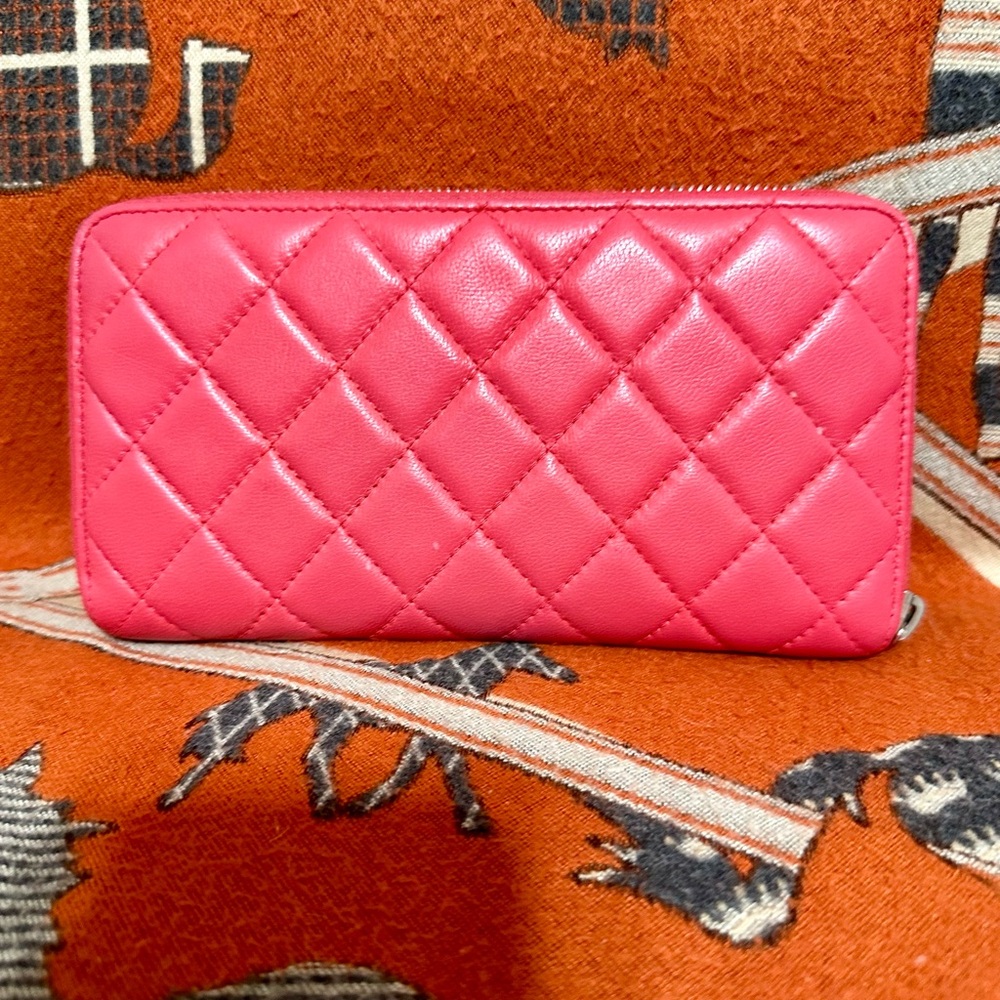 CHANEL ❤️🌟 PINK ZIPPY WALLET WITH GREEN MONOGRAM INTERIOR⭐️ - Picture 2 of 9